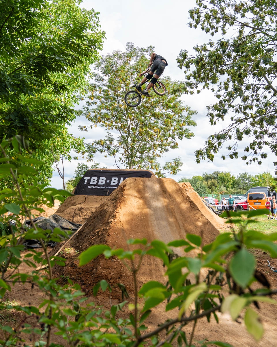 _BMX0829