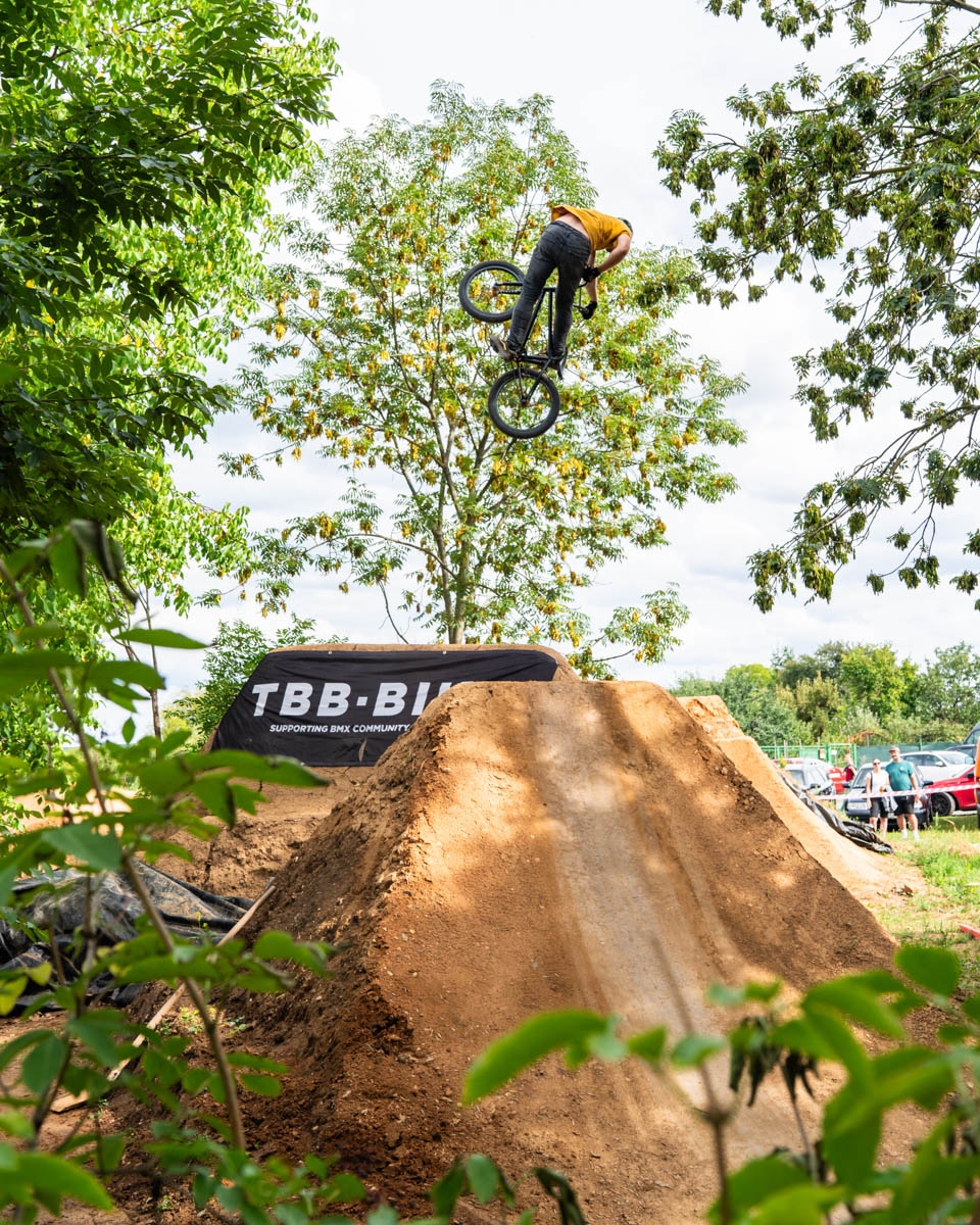 _BMX0832
